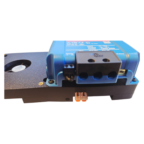 Montagekonsole mit aktiver Kühleinheit für Ladebooster Victron XS Smart 50 / XS 1400